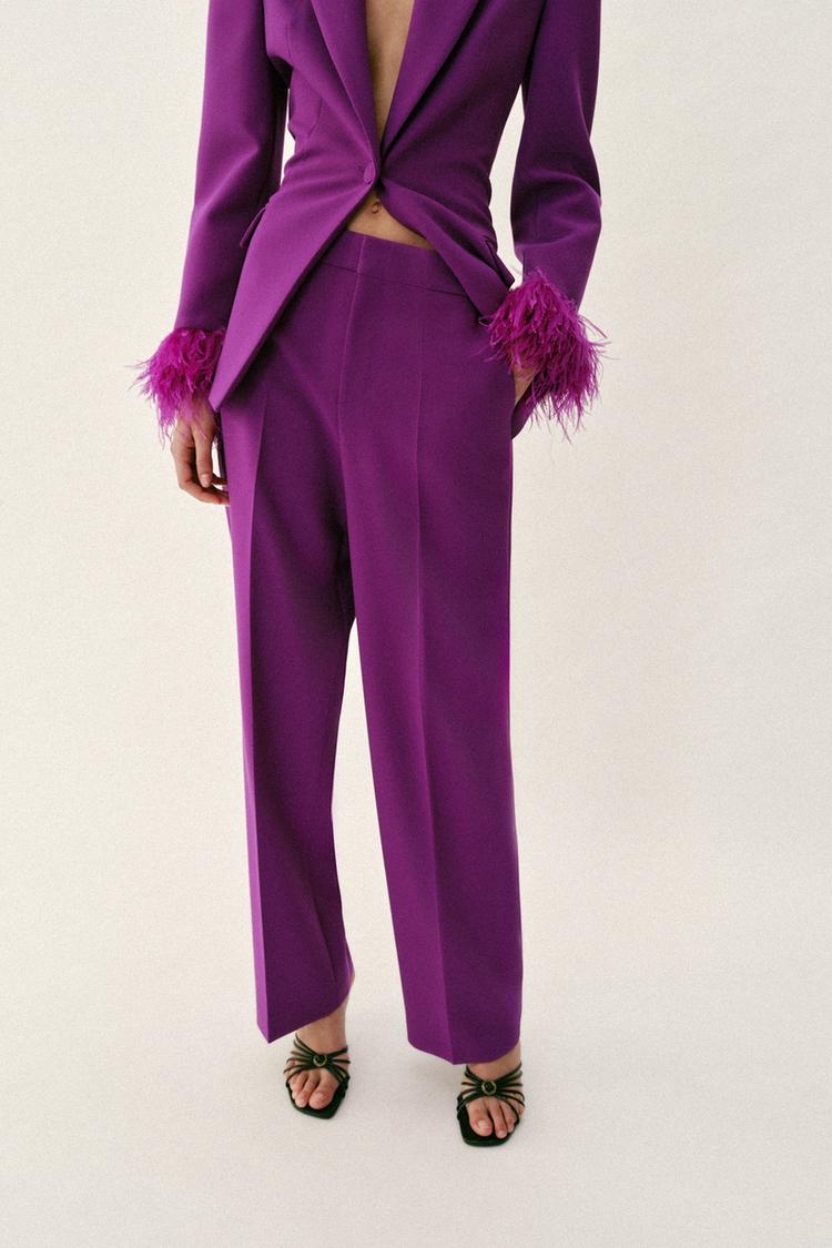 VESTE À ÉPAULETTES ET MANCHETTES EN PLUMES