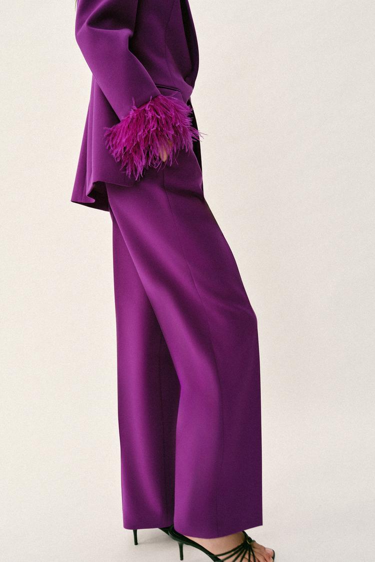 VESTE À ÉPAULETTES ET MANCHETTES EN PLUMES