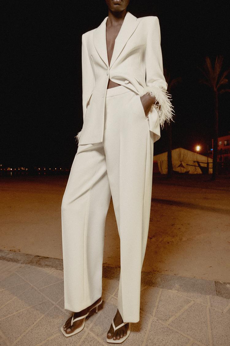 ENSEMBLE BLAZER ÉPAULETTES ET PLUMES | PANTALON DROIT TAILLE HAUTE