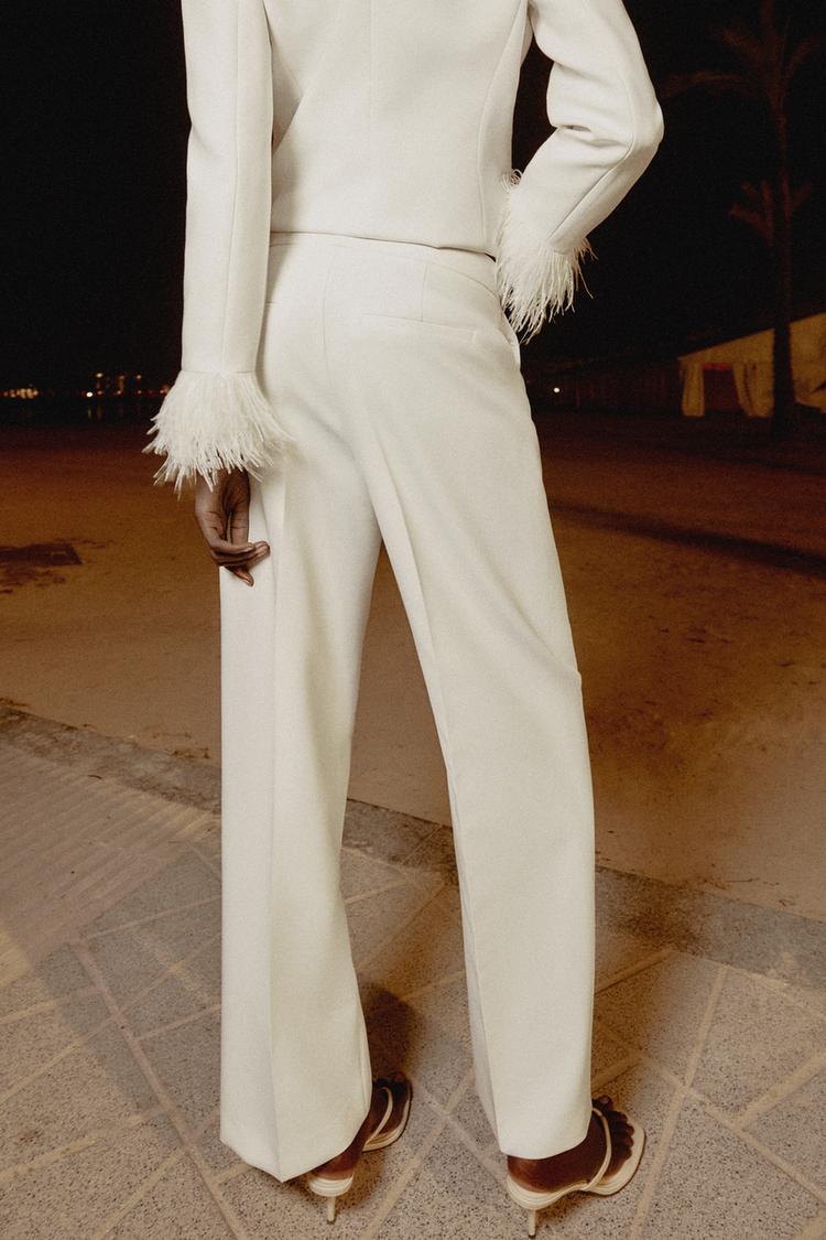 ENSEMBLE BLAZER ÉPAULETTES ET PLUMES | PANTALON DROIT TAILLE HAUTE