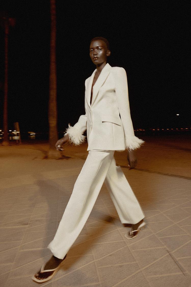 ENSEMBLE BLAZER ÉPAULETTES ET PLUMES | PANTALON DROIT TAILLE HAUTE