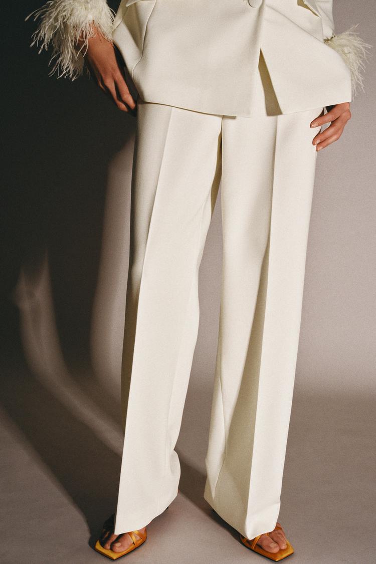 ENSEMBLE BLAZER ÉPAULETTES ET PLUMES | PANTALON DROIT TAILLE HAUTE