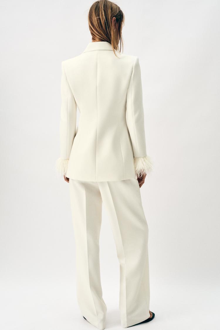 ENSEMBLE BLAZER ÉPAULETTES ET PLUMES | PANTALON DROIT TAILLE HAUTE