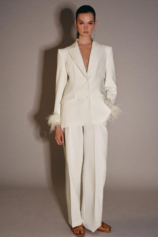 ENSEMBLE BLAZER ÉPAULETTES ET PLUMES | PANTALON DROIT TAILLE HAUTE