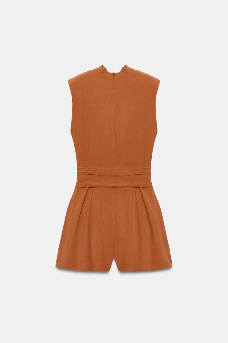 COMBI-SHORT AVEC CEINTURE ET ÉPAULETTES
