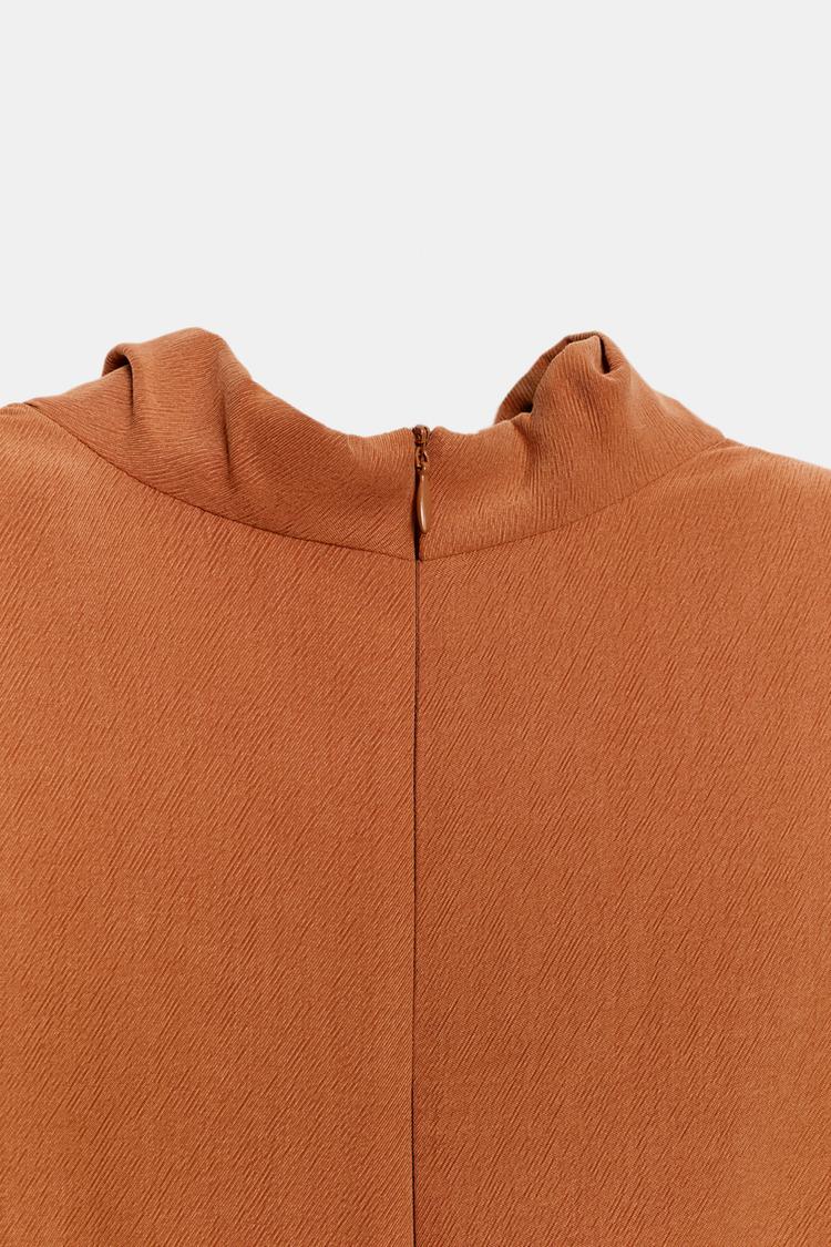 COMBI-SHORT AVEC CEINTURE ET ÉPAULETTES