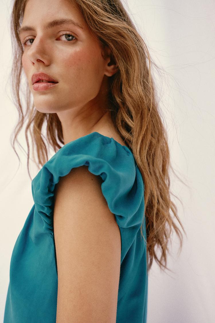ROBE LONGUE ÉPAULES MARQUÉES