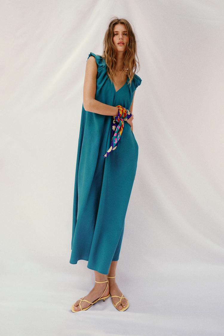 ROBE LONGUE ÉPAULES MARQUÉES