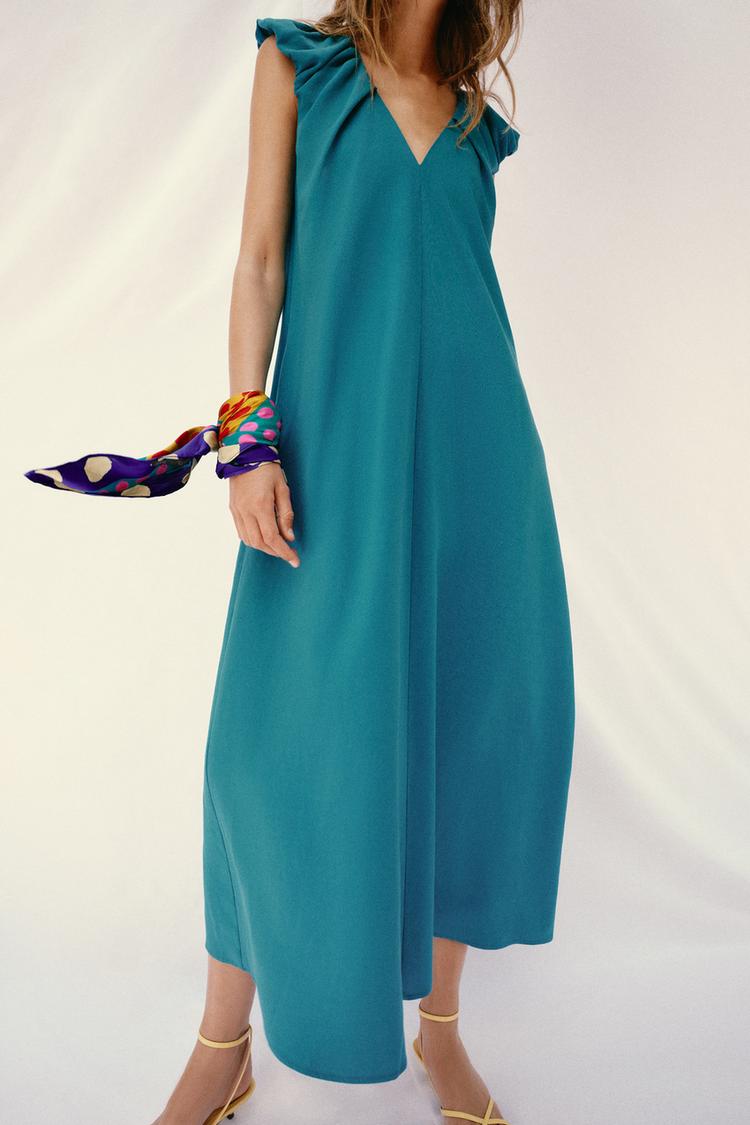 ROBE LONGUE ÉPAULES MARQUÉES