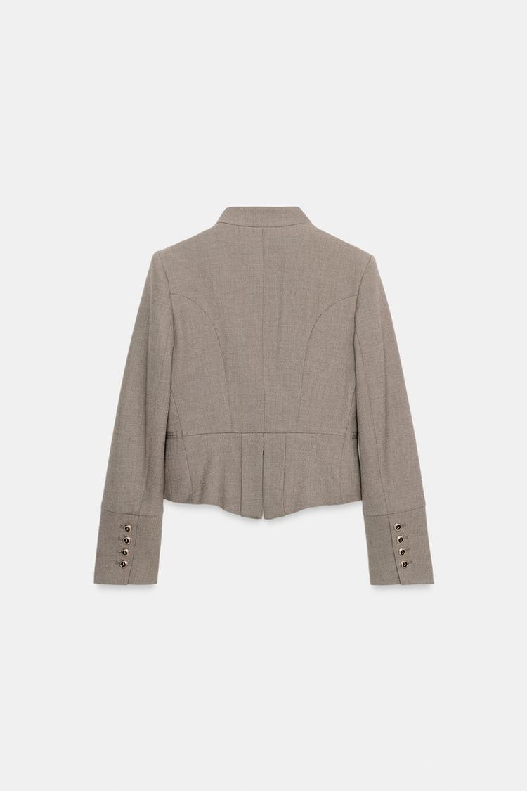 VESTE AJUSTÉE À BOUTONS ET REVERS