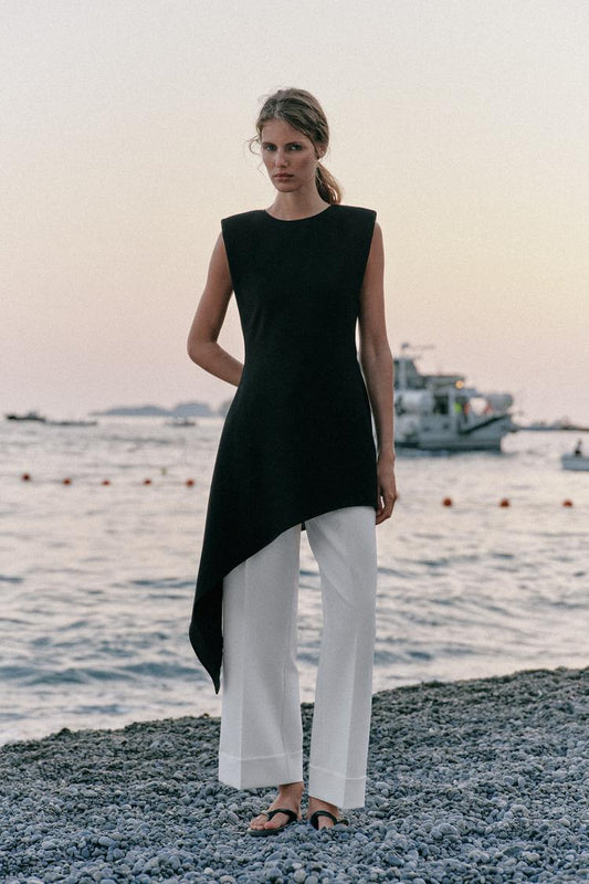 ROBE COURTE À BAS ASYMÉTRIQUE