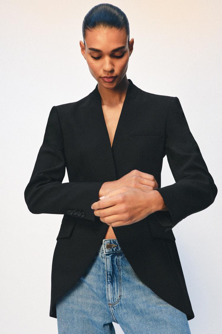 BLAZER AJUSTÉE ASYMÉTRIQUE À ÉPAULETTES