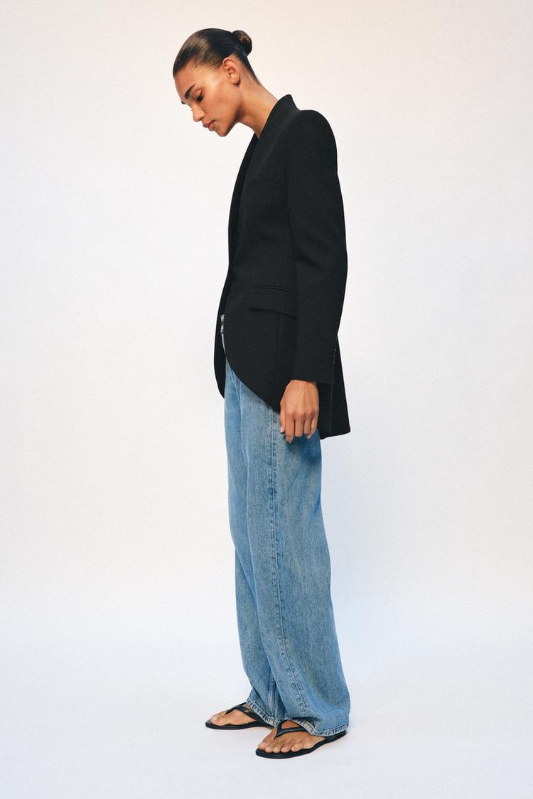 BLAZER AJUSTÉE ASYMÉTRIQUE À ÉPAULETTES