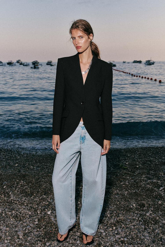 BLAZER AJUSTÉE ASYMÉTRIQUE À ÉPAULETTES