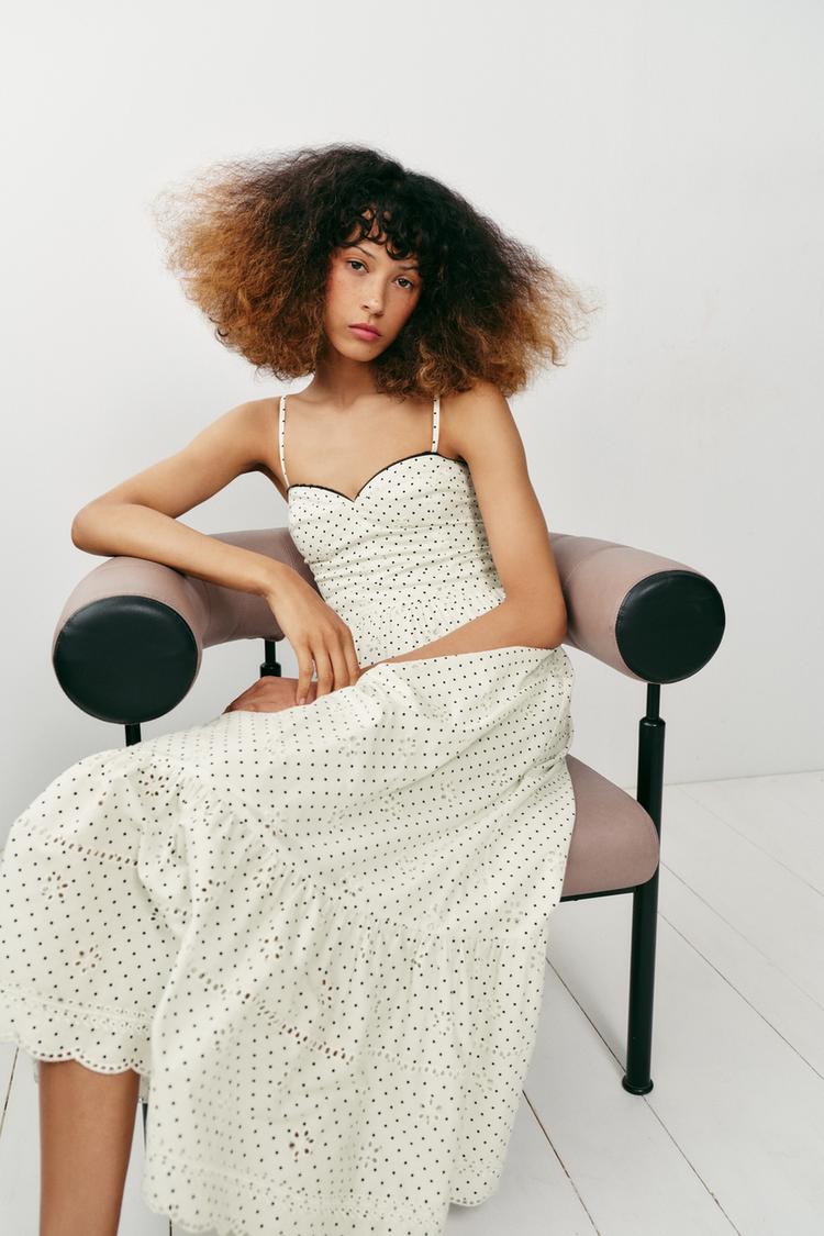 ROBE MI-LONGUE IMPRIMÉE À BRODERIES PERFORÉES