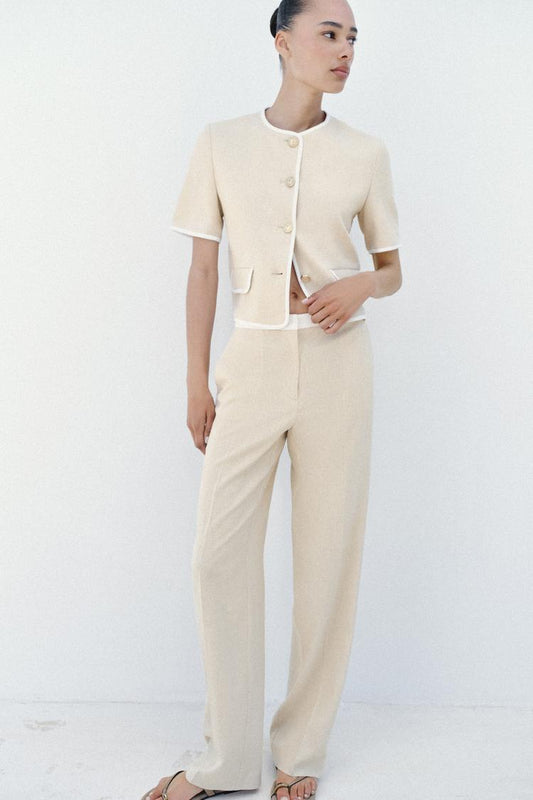 ENSEMBLE VESTE À MANCHES COURTES ET LISERÉS EN CONTRASTE | PANTALON DROIT EN LIN À TAILLE CONTRASTÉE