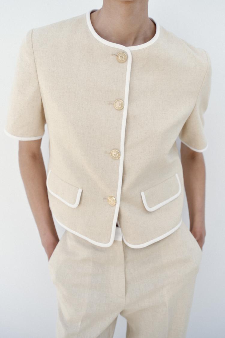 ENSEMBLE VESTE À MANCHES COURTES ET LISERÉS EN CONTRASTE | PANTALON DROIT EN LIN À TAILLE CONTRASTÉE