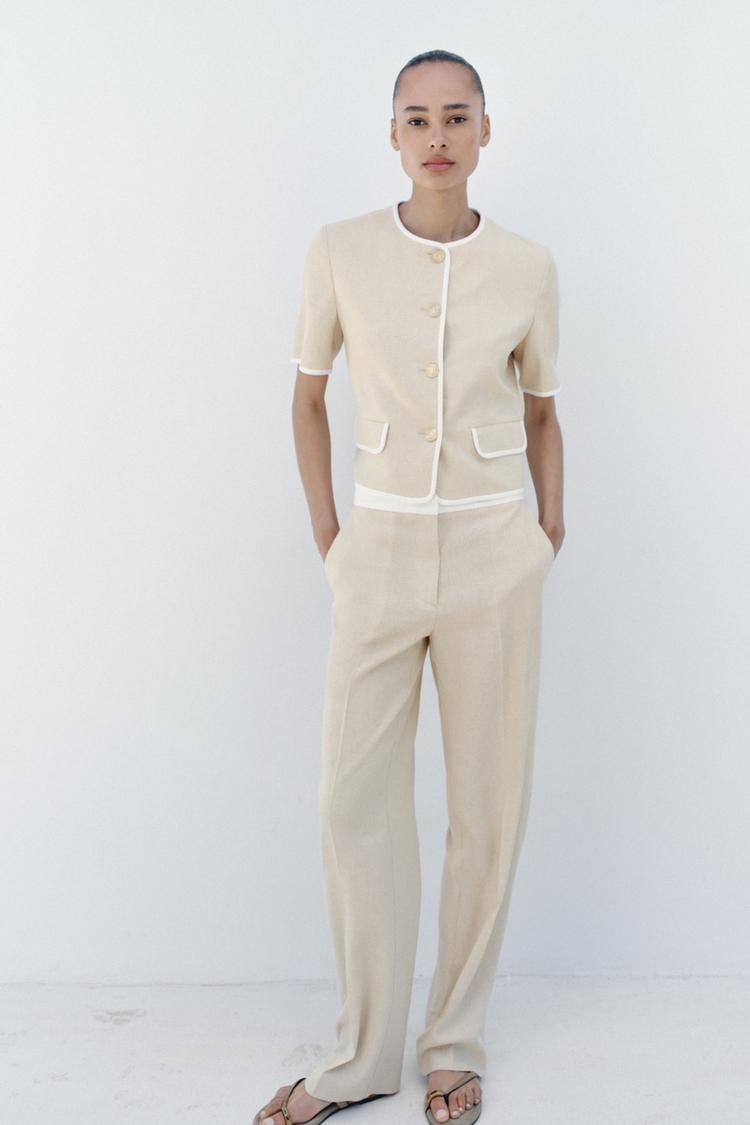 ENSEMBLE VESTE À MANCHES COURTES ET LISERÉS EN CONTRASTE | PANTALON DROIT EN LIN À TAILLE CONTRASTÉE