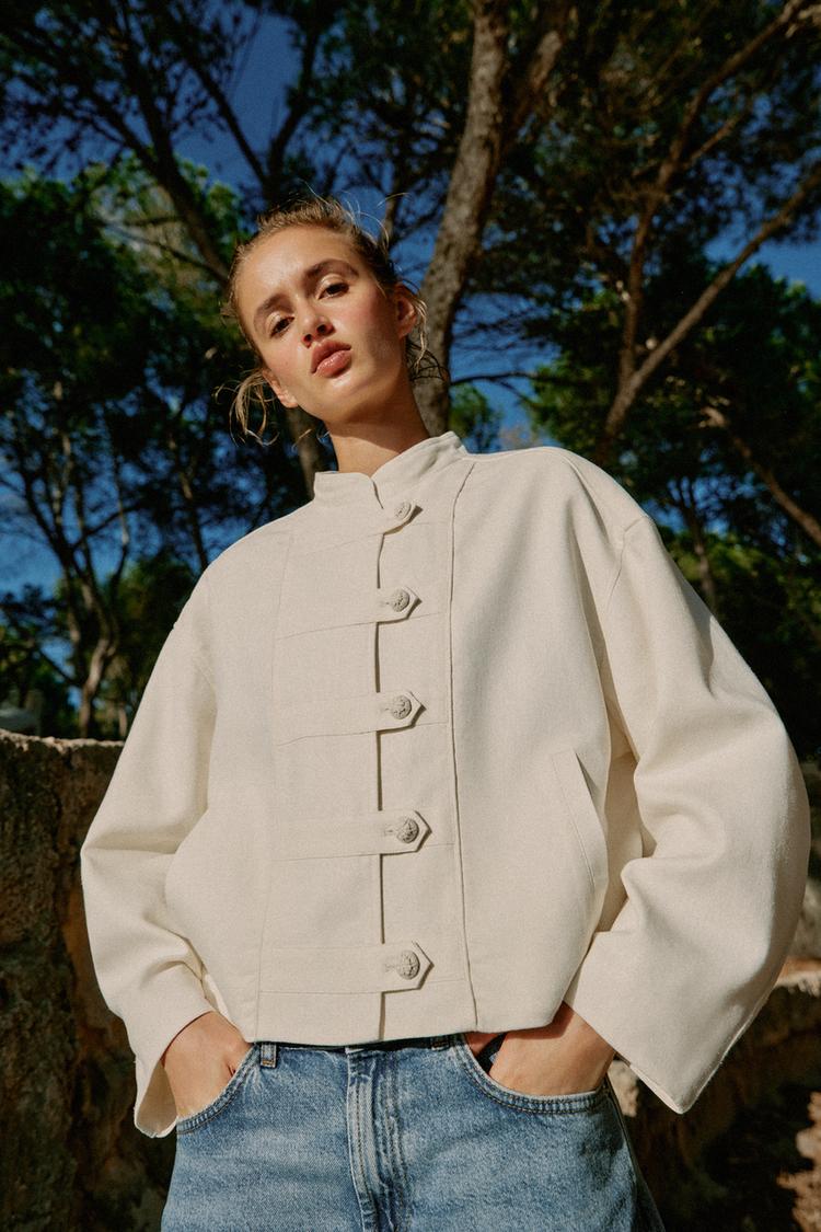 BLOUSON À BRANDEBOURGS ET LIN