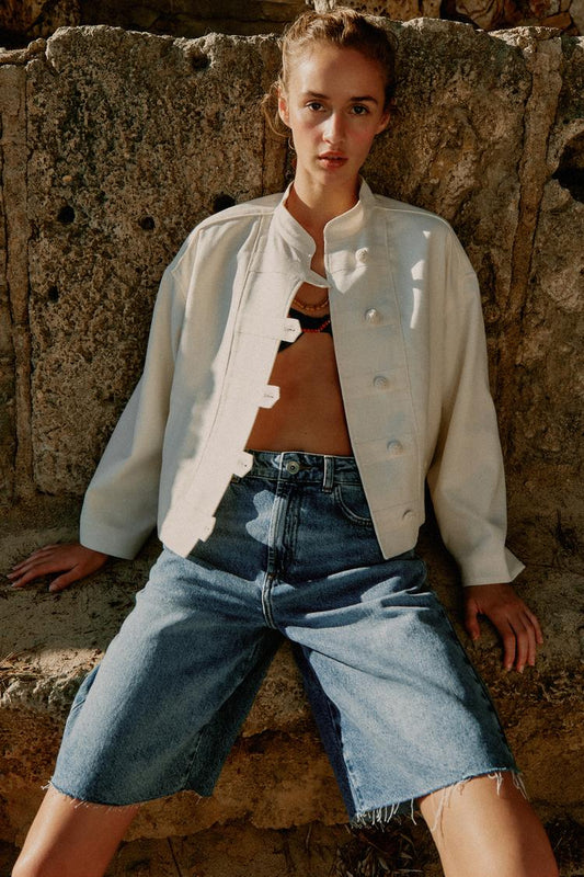 BLOUSON À BRANDEBOURGS ET LIN