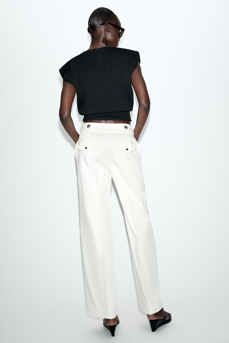 PANTALON À BOUTONS MÉTALLIQUES