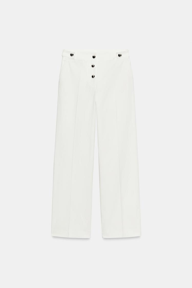 PANTALON À BOUTONS MÉTALLIQUES