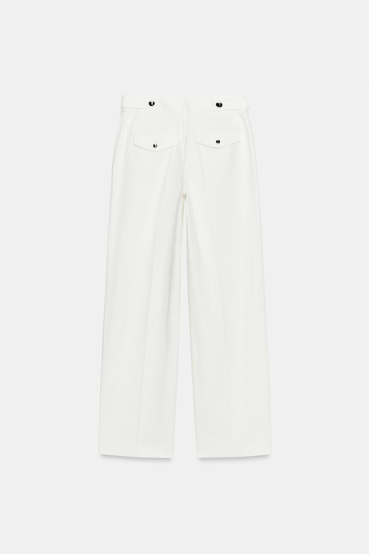 PANTALON À BOUTONS MÉTALLIQUES