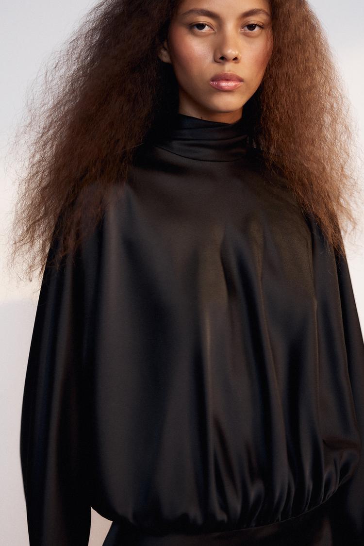 ROBE COURTE SATINÉE FOULARD