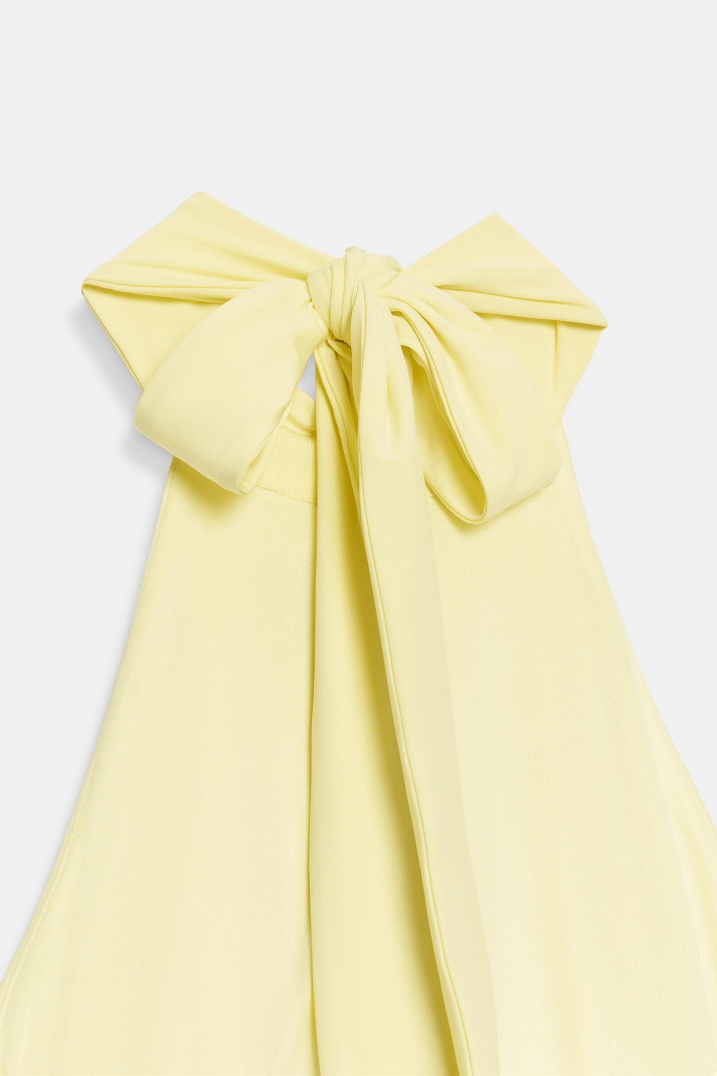 ROBE MI-LONGUE À ENCOLURE AMÉRICAINE AVEC NŒUD