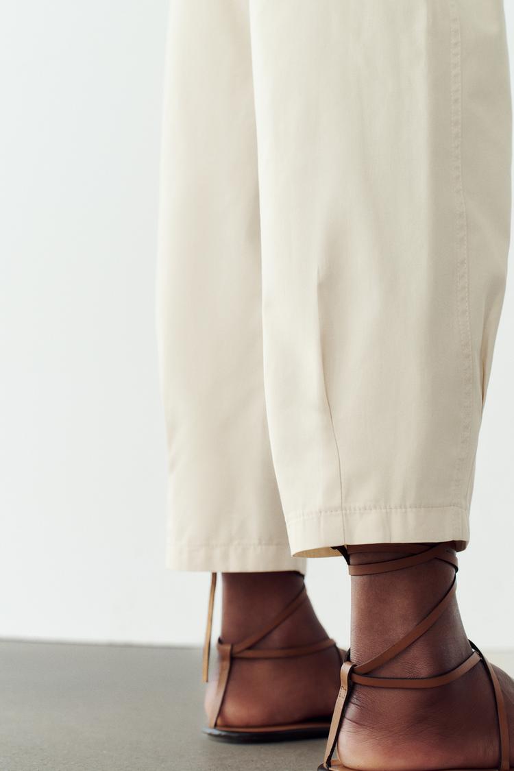 PANTALON COUPE CAROTTE AVEC ÉLASTIQUE À L'ARRIÈRE