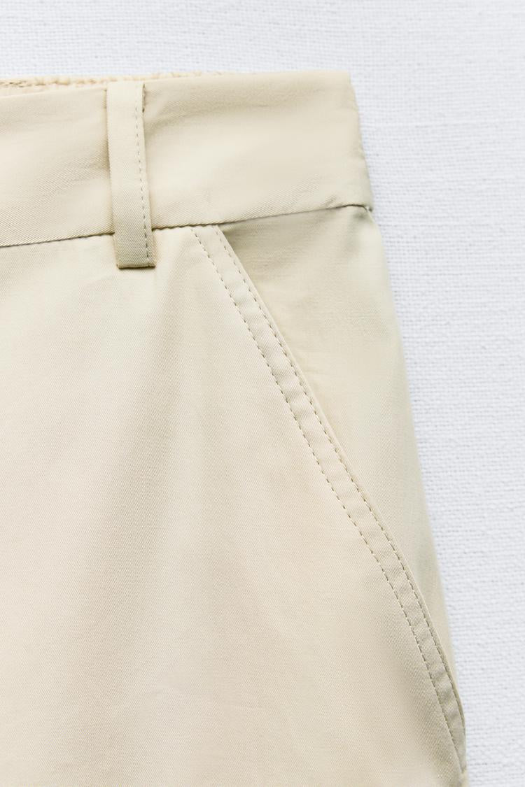 PANTALON COUPE CAROTTE AVEC ÉLASTIQUE À L'ARRIÈRE