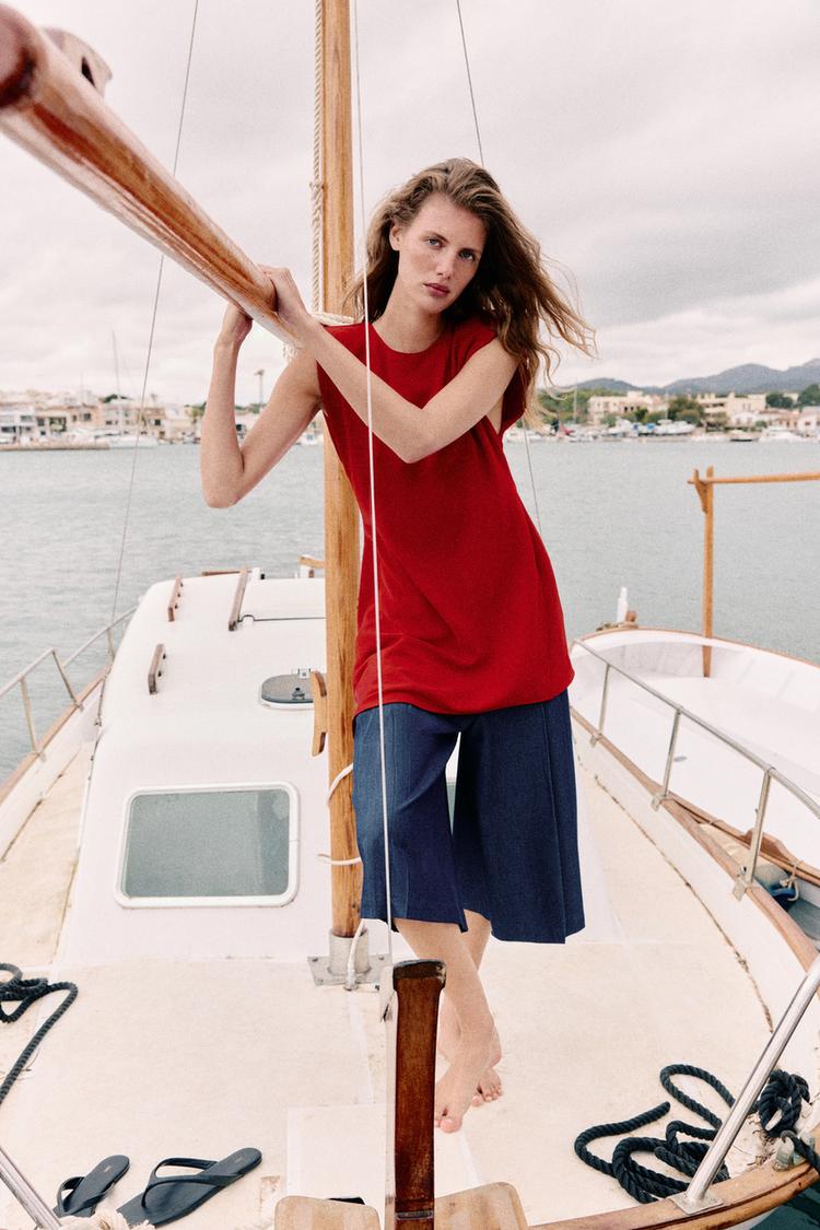 ROBE COURTE ASYMÉTRIQUE À ÉPAULETTES