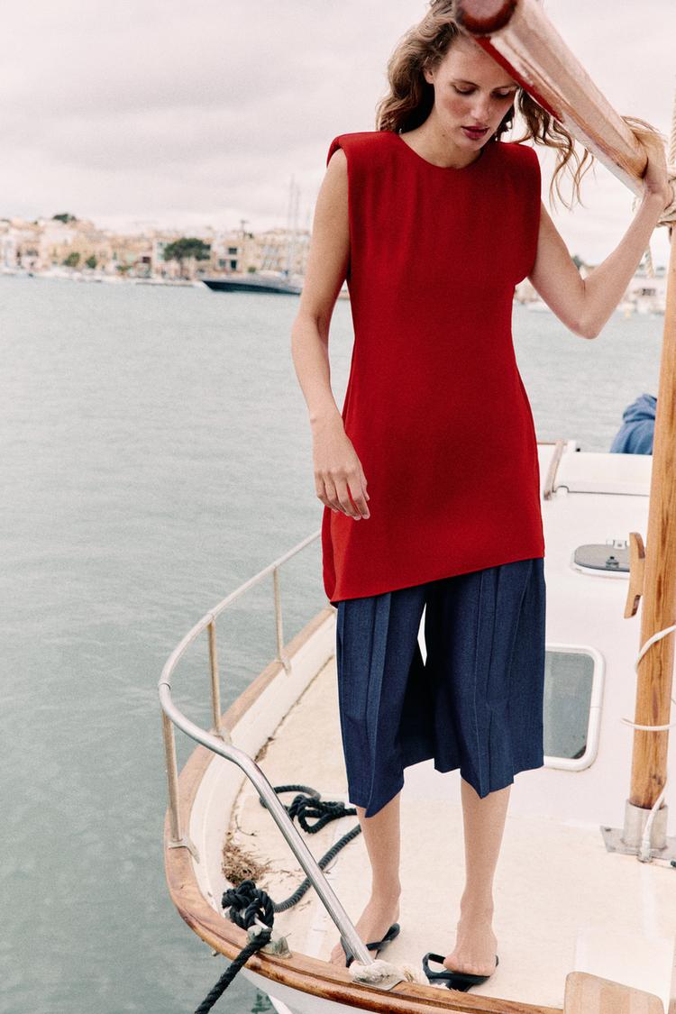 ROBE COURTE ASYMÉTRIQUE À ÉPAULETTES