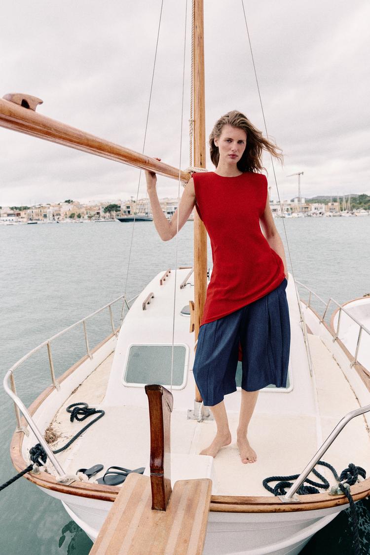 ROBE COURTE ASYMÉTRIQUE À ÉPAULETTES
