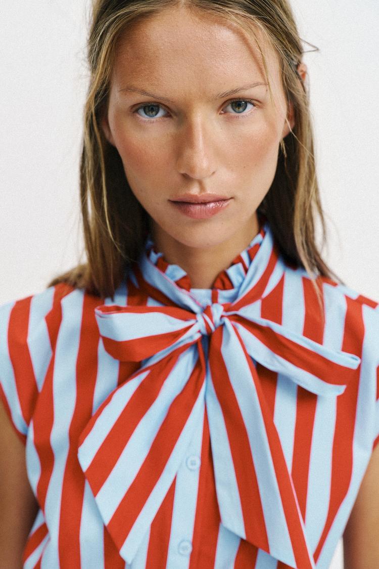 CHEMISE SANS MANCHES À RAYURES ET NŒUD