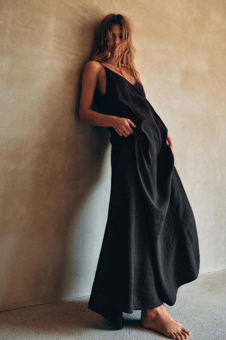 ROBE FLUIDE À VOLUME NOIRE