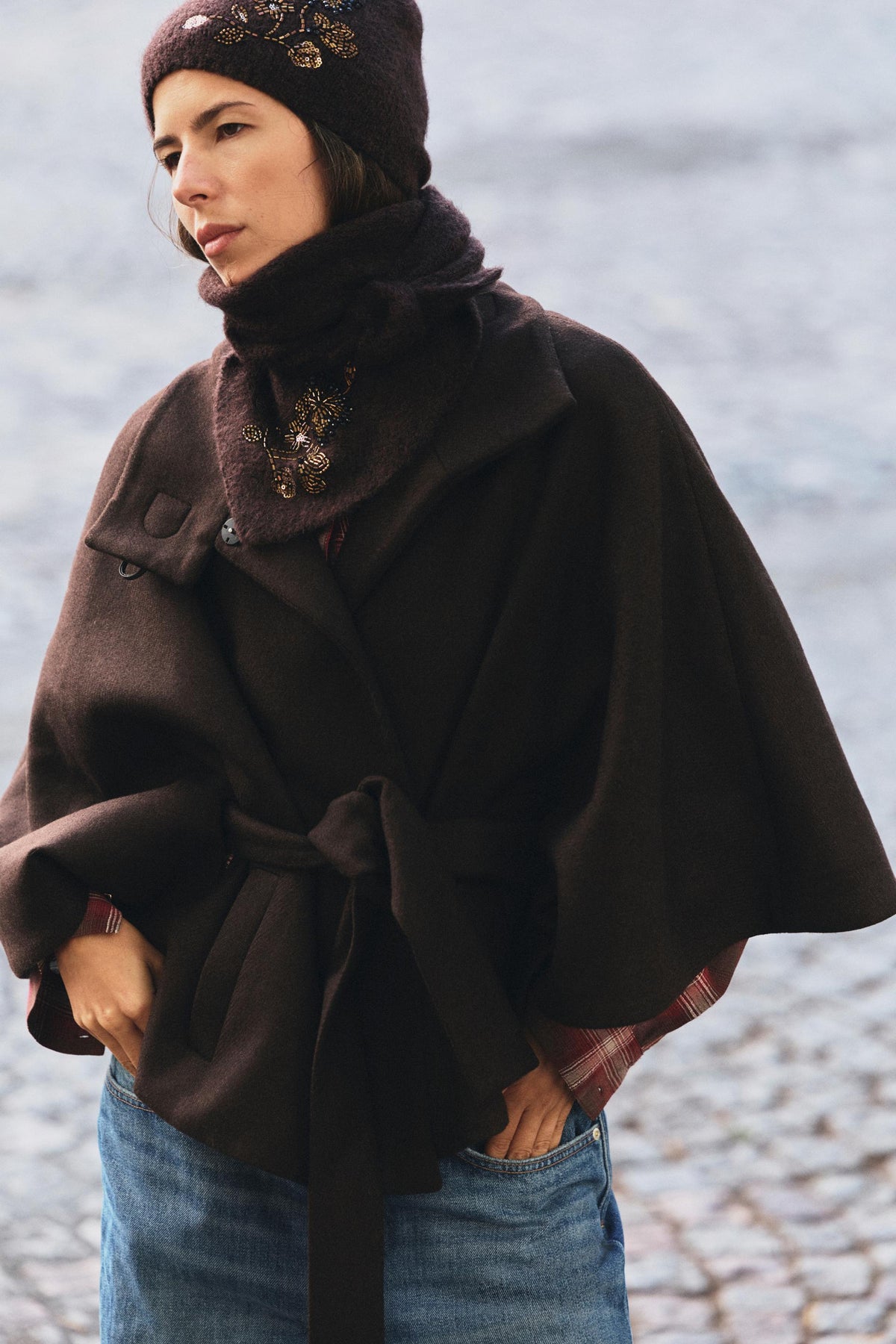 MANTEAU CAPE AVEC LAINE CEINTURE