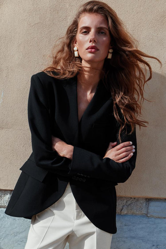 BLAZER AJUSTÉE ASYMÉTRIQUE À ÉPAULETTES