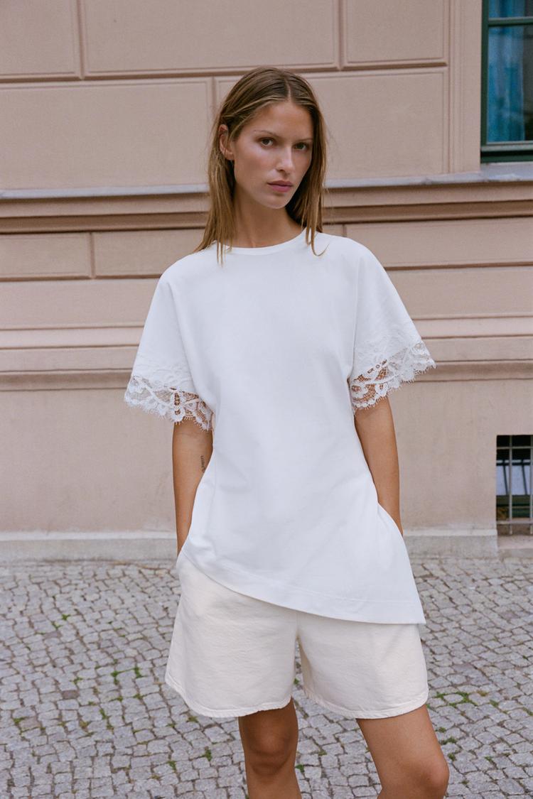 T-SHIRT ASYMÉTRIQUE EN DENTELLE