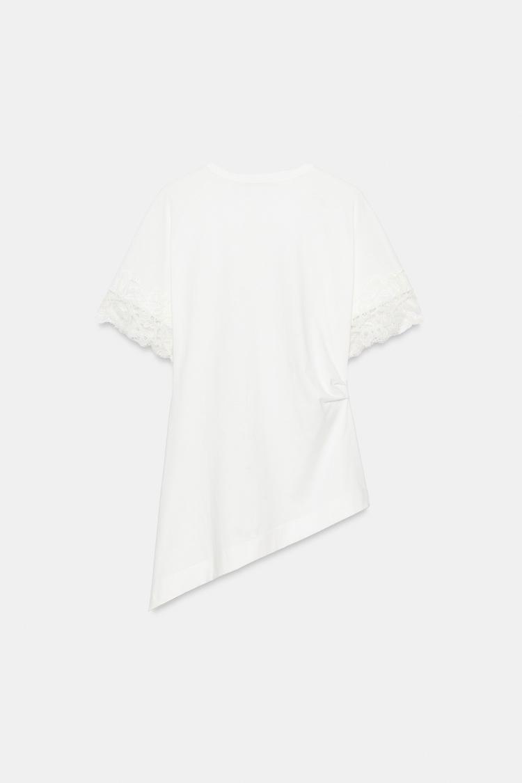 T-SHIRT ASYMÉTRIQUE EN DENTELLE
