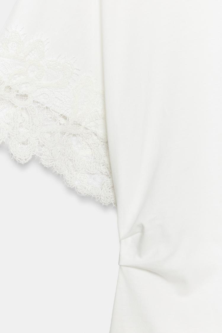 T-SHIRT ASYMÉTRIQUE EN DENTELLE