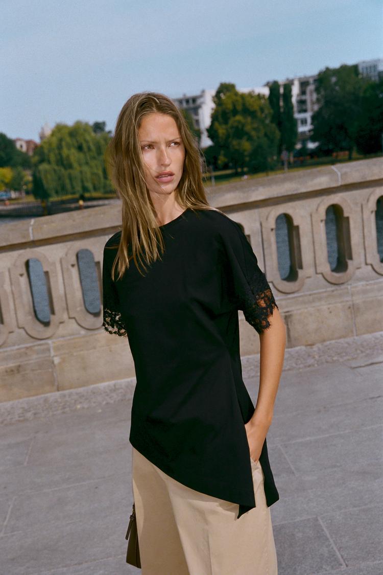 T-SHIRT ASYMÉTRIQUE EN DENTELLE