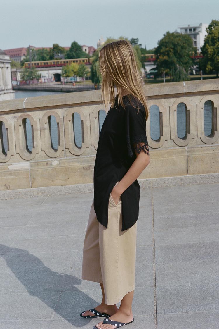 T-SHIRT ASYMÉTRIQUE EN DENTELLE