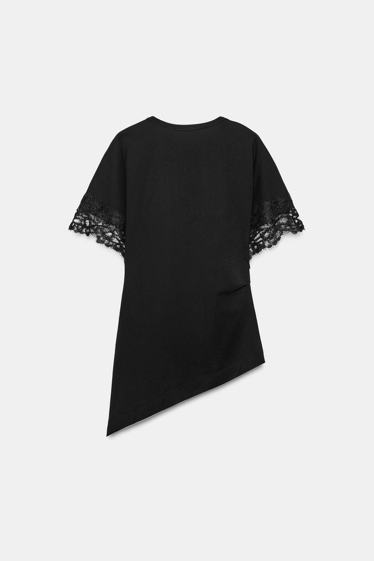 T-SHIRT ASYMÉTRIQUE EN DENTELLE