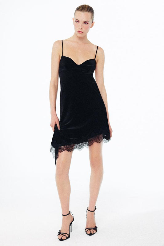 ROBE ASYMÉTRIQUE EN VELOURS ET DENTELLE