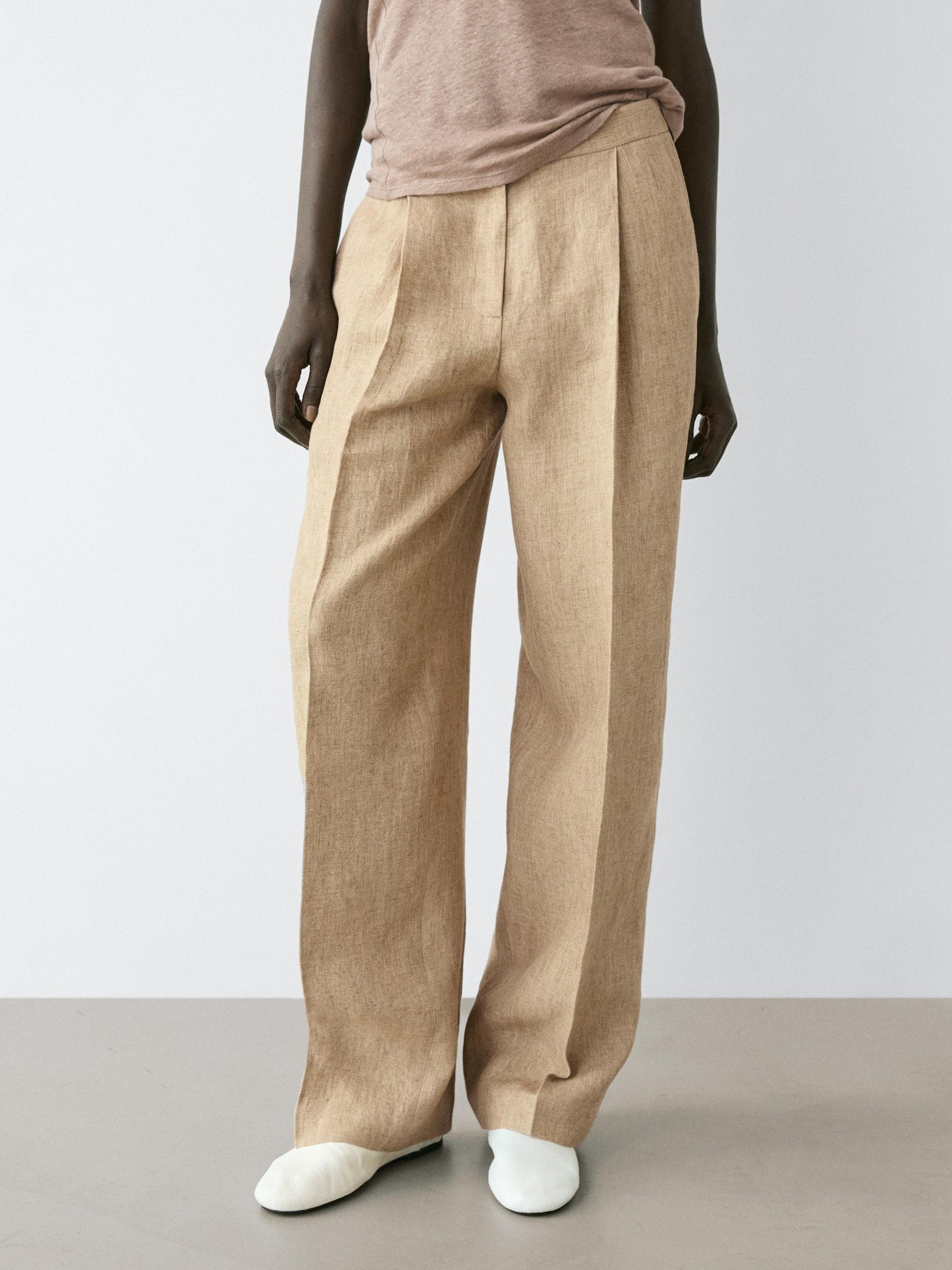 PANTALON FLUIDE À DÉTAIL PINCES LIN