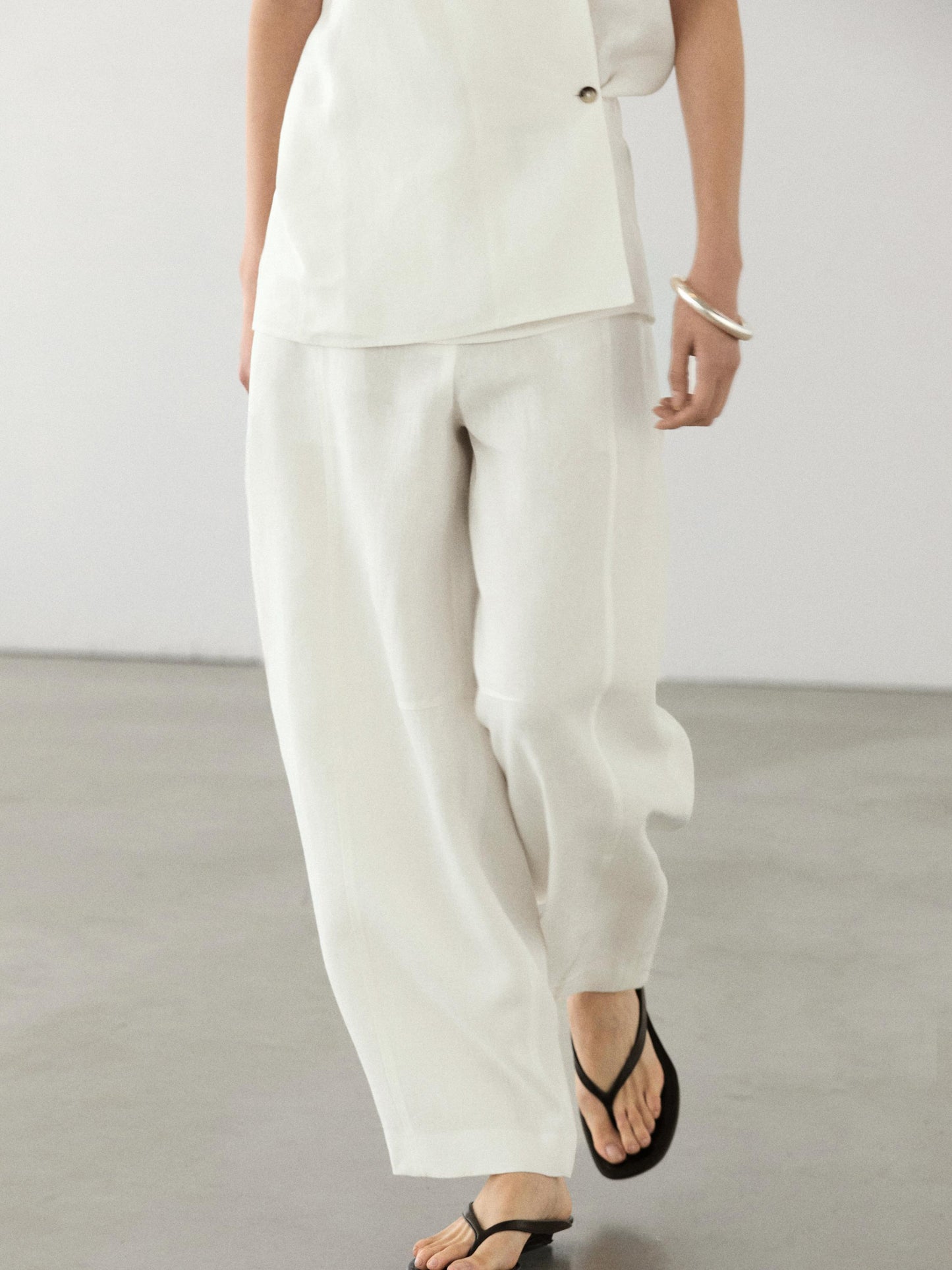 ENSEMBLE GILET BOUTONNAGE LIN| PANTALON BARREL LIN