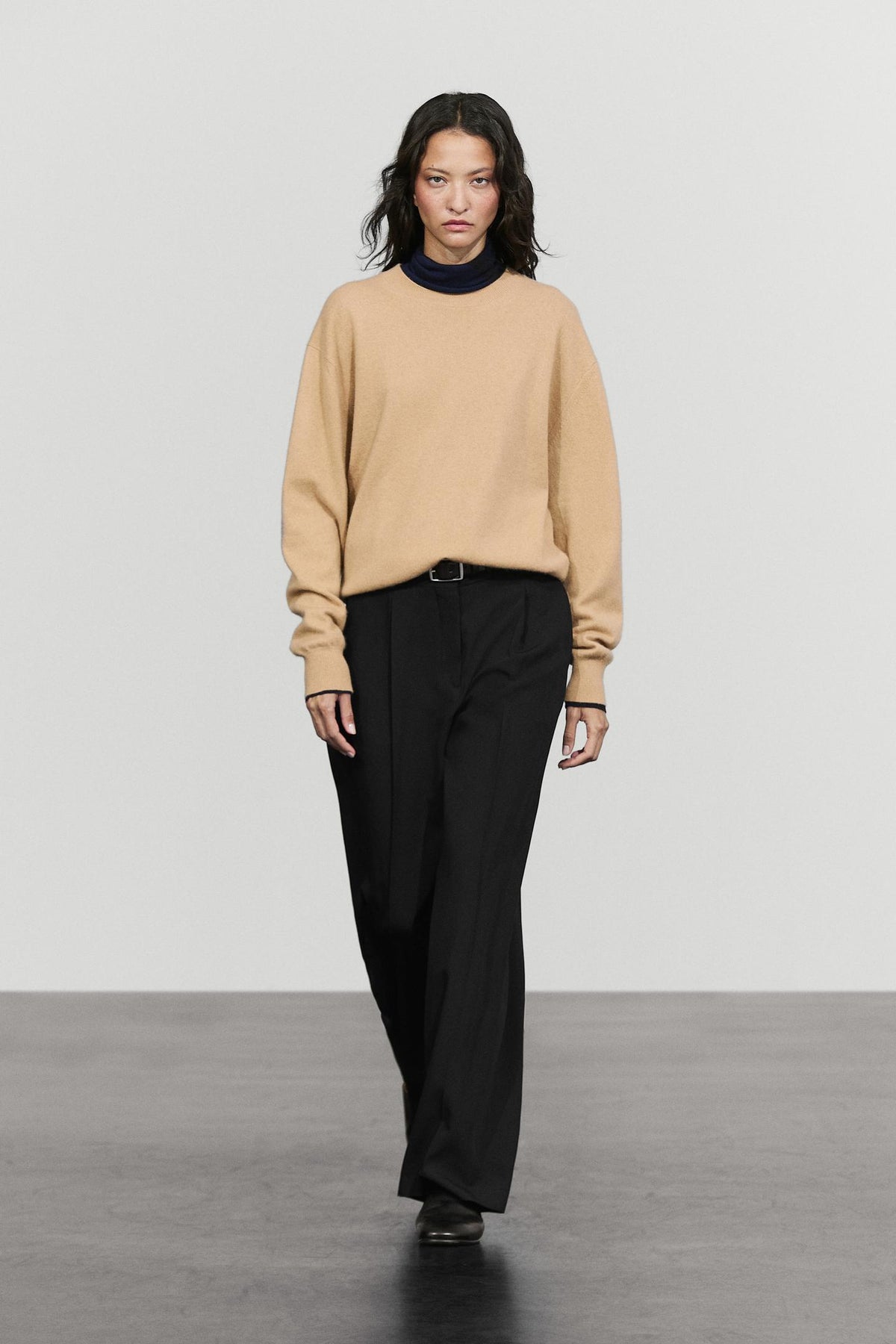 PANTALON FLUIDE ET PLISSÉ