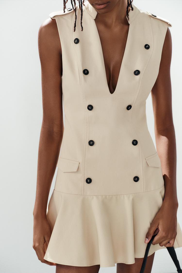 ROBE COURTE À BOUTONS ET VOLANT