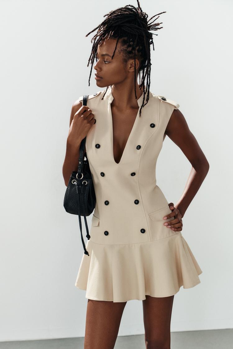 ROBE COURTE À BOUTONS ET VOLANT